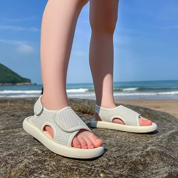 Детская пляжная обувь для девочек, универсальная сетка, Новинка 2023 года, мягкие сандалии для мальчиков с открытым носком, крючок и петля, детская мода, однотонный Корейский цвет
