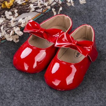 Милая обувь из искусственной кожи на мягкой подошве для маленьких девочек, новая модная обувь для маленьких девочек